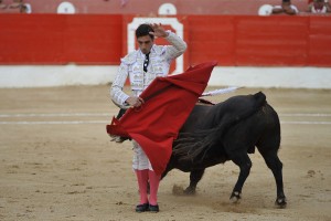 A:ALBERTO GALDONA F:29-09-2015 L:CORELLA P:3 TORO T:CORRIDA TOROS CORELLA